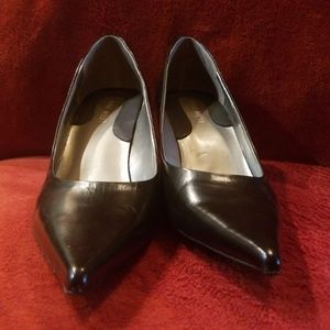 Black pumps (Nine West)